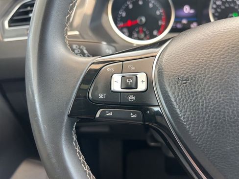 Used 2021 Volkswagen Tiguan SE w/ Panoramic Sunroof Package image 34