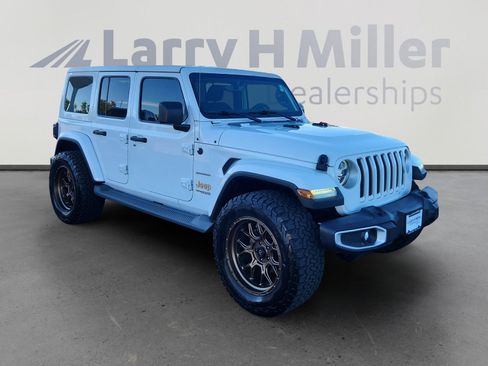 Used 2020 Jeep Wrangler Unlimited Sahara image 8