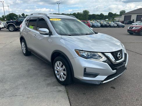Used 2017 Nissan Rogue S w/ S Family Package AWD/4WD image 3