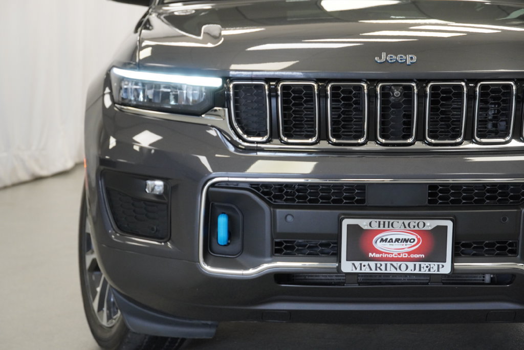 Used 2023 Jeep Grand Cherokee Overland w/ Advanced Protech Group III AWD/4WD image 10