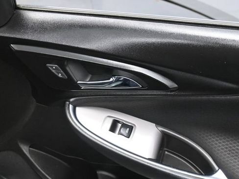 Used 2018 Chevrolet Malibu LT FWD image 35