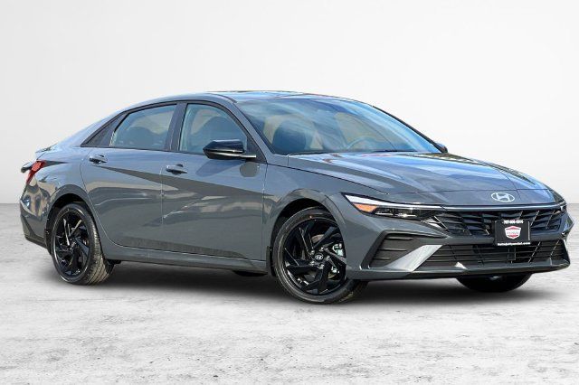 New 2026 Hyundai Elantra SEL Sport FWD image 2