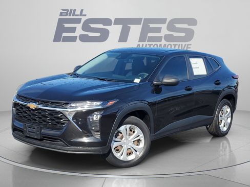 Used 2024 Chevrolet Trax LS FWD image 1