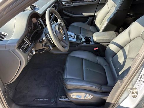 Certified 2025 Porsche Macan image 20