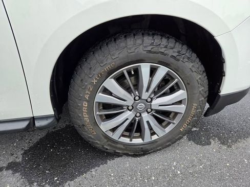 Used 2018 Nissan Pathfinder SV AWD/4WD image 34