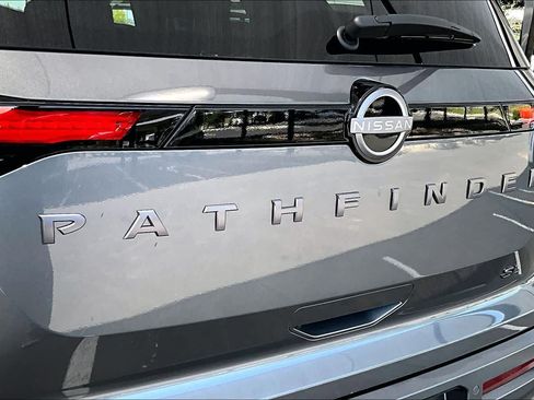 New 2026 Nissan Pathfinder SL FWD image 15