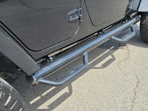 Used 2016 Jeep Wrangler Unlimited Sahara AWD/4WD image 12