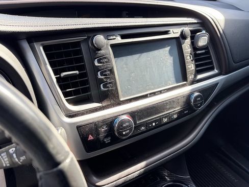 Used 2018 Toyota Highlander XLE AWD/4WD image 8