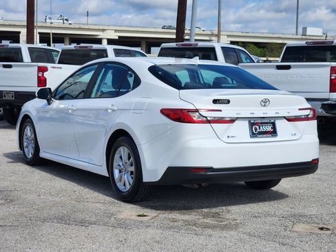 Used 2025 Toyota Camry LE image 5