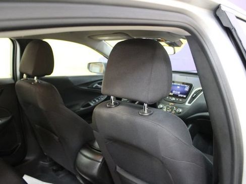 Used 2022 Chevrolet Malibu LS FWD image 12