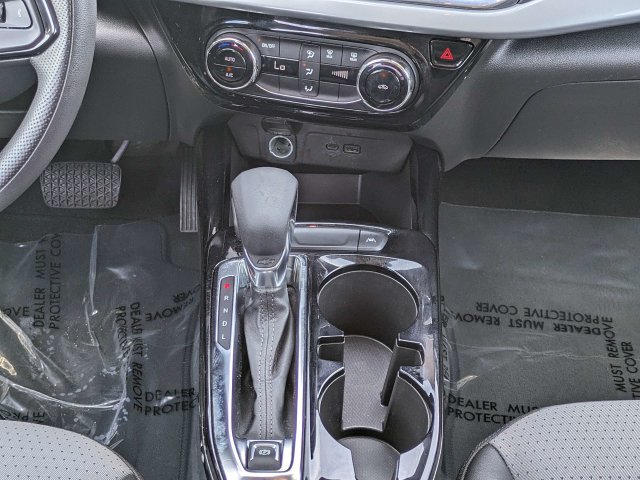 Used 2025 Chevrolet Trax LT FWD image 19