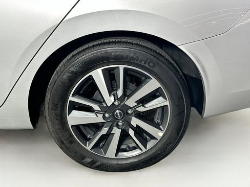 Used 2025 Nissan Versa SV FWD image 11