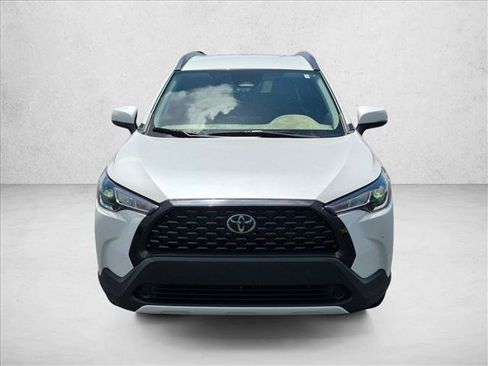 Used 2024 Toyota Corolla Cross LE FWD image 2