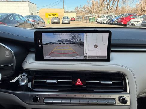 Used 2025 Genesis G70 2.5T image 24