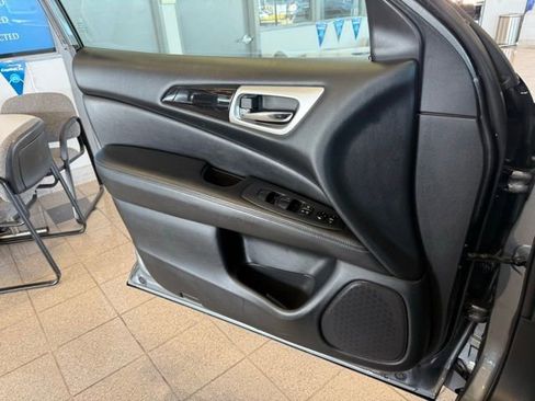 Used 2020 Nissan Pathfinder S image 20