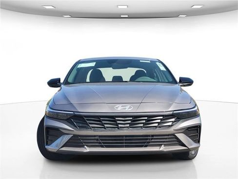 New 2025 Hyundai Elantra Hybrid FWD image 2