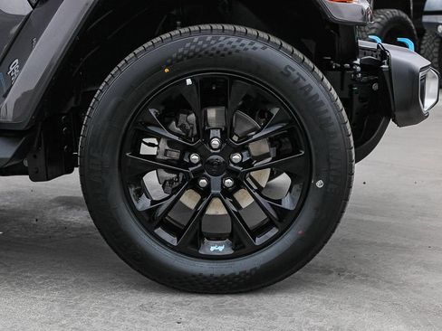 Used 2023 Jeep Wrangler Unlimited Sahara AWD/4WD image 11