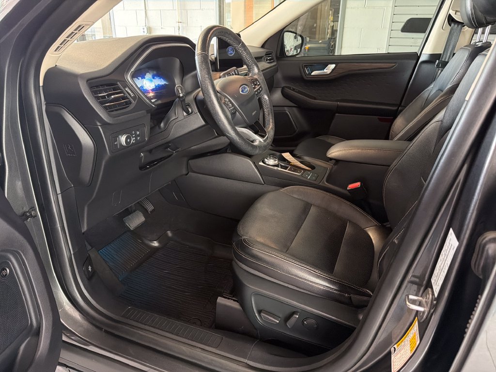 Used 2020 Ford Escape Titanium AWD/4WD image 3