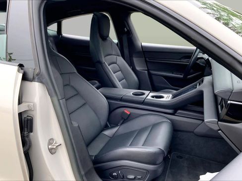 Used 2022 Porsche Taycan RWD image 8