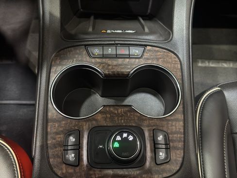 Used 2022 GMC Acadia Denali image 33