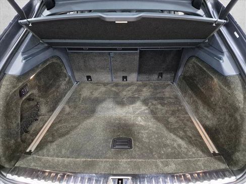Used 2022 Bentley Bentayga AWD/4WD image 6
