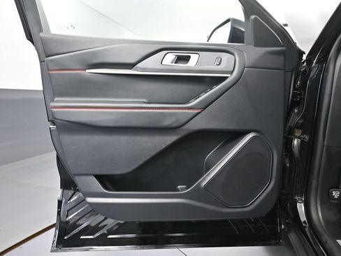 Used 2025 Ford Explorer ST-Line w/ ST-Line Street Pack AWD/4WD image 14