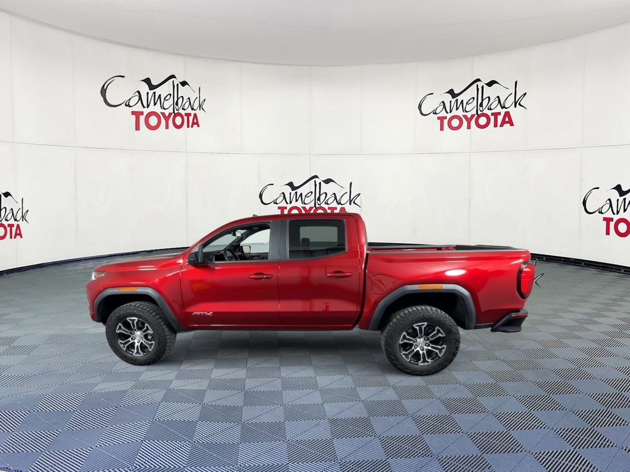 Used 2024 GMC Canyon AT4 w/ AT4 Premium Package AWD/4WD image 8