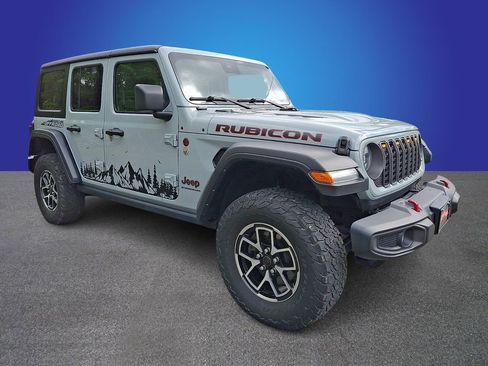 Used 2024 Jeep Wrangler Unlimited Rubicon AWD/4WD image 3