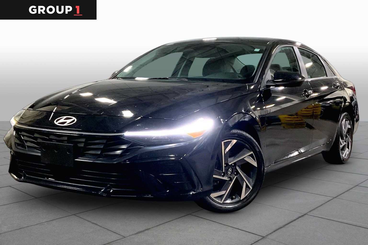 Used 2025 Hyundai Elantra Limited FWD image 1