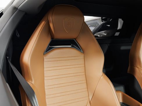 Used 2024 Lamborghini Revuelto AWD/4WD image 41