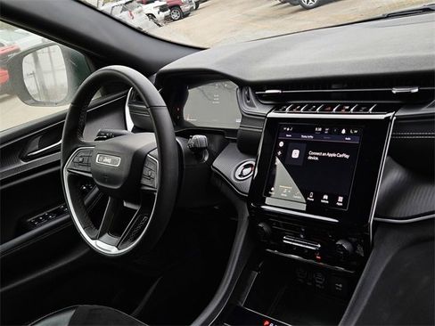 Used 2024 Jeep Grand Cherokee L Laredo image 11