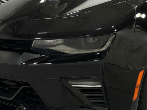 Used 2018 Chevrolet Camaro SS RWD image 31