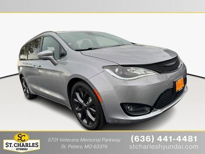 Used 2019 Chrysler Pacifica Limited w/ Advanced Safetytec Group