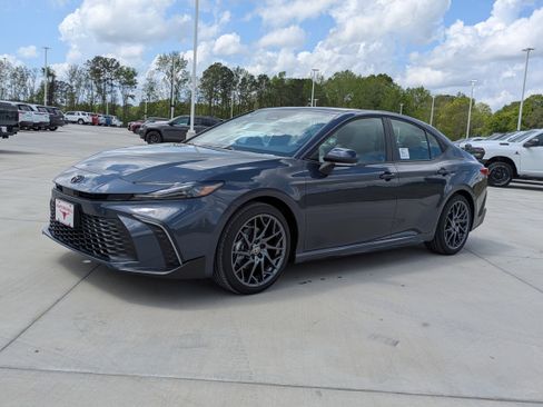 New 2026 Toyota Camry SE FWD image 3