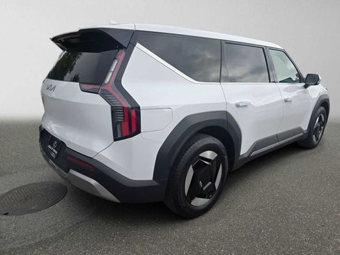 Used 2026 Kia EV9 Light RWD image 3