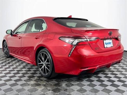 Used 2024 Toyota Camry SE image 4