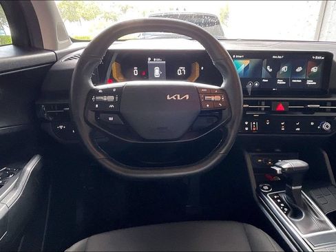 Used 2026 Kia Sportage LX FWD image 5