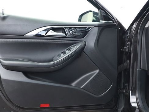 Used 2019 INFINITI QX30 w/ Cargo Package FWD image 26