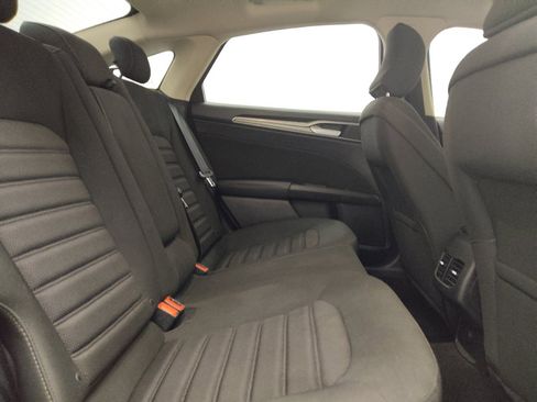 Used 2019 Ford Fusion SE image 19