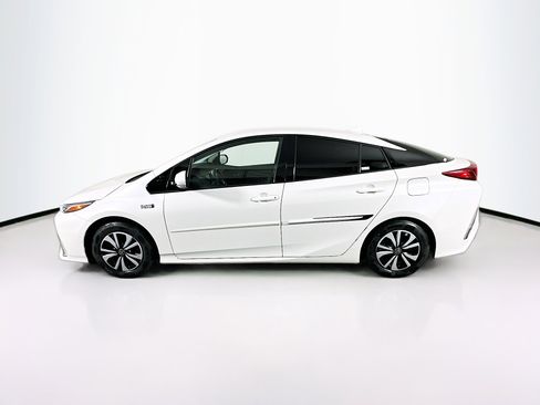 Used 2018 Toyota Prius Prime Premium image 4