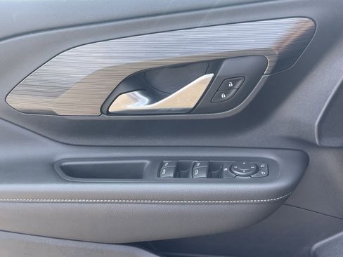 Used 2023 GMC Terrain SLE image 20