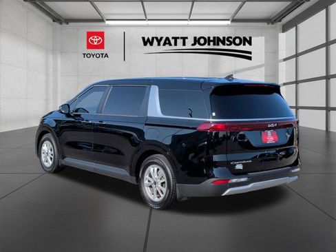 Used 2022 Kia Carnival LX FWD image 3