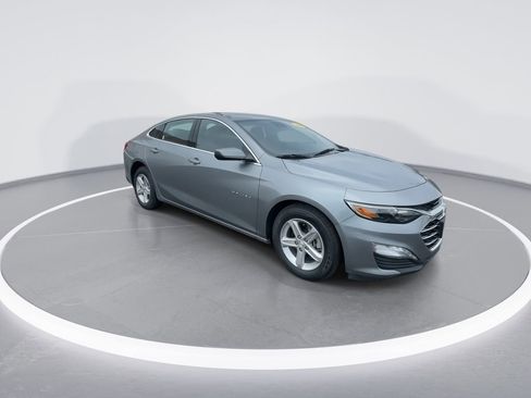 Used 2024 Chevrolet Malibu LT image 2