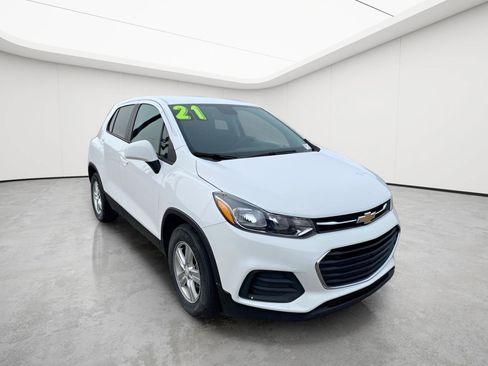 Used 2021 Chevrolet Trax LS w/ Tint and Cruise Package FWD image 49