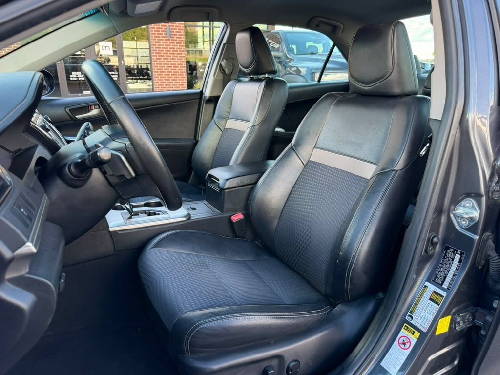 Used 2012 Toyota Camry SE FWD image 16