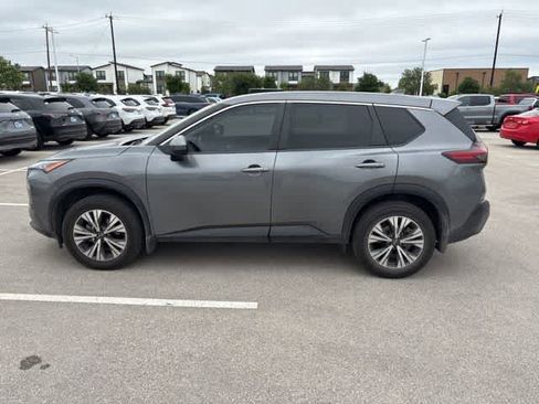Used 2023 Nissan Rogue SV FWD image 2