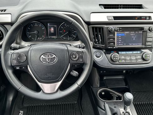 Used 2018 Toyota RAV4 XLE FWD image 14
