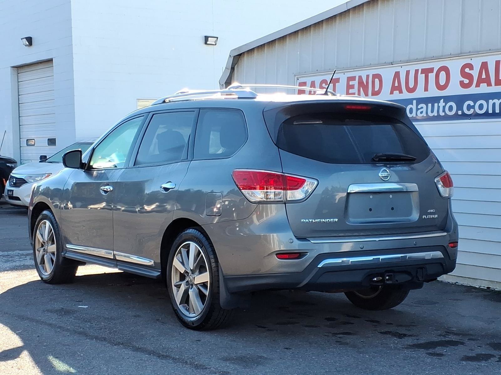 Used 2015 Nissan Pathfinder Platinum w/ Cargo Package FWD image 3