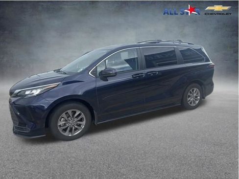 Used 2022 Toyota Sienna LE FWD image 1