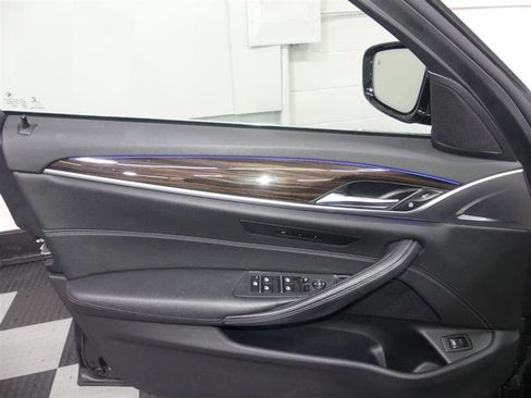 Used 2018 BMW 530i xDrive image 18